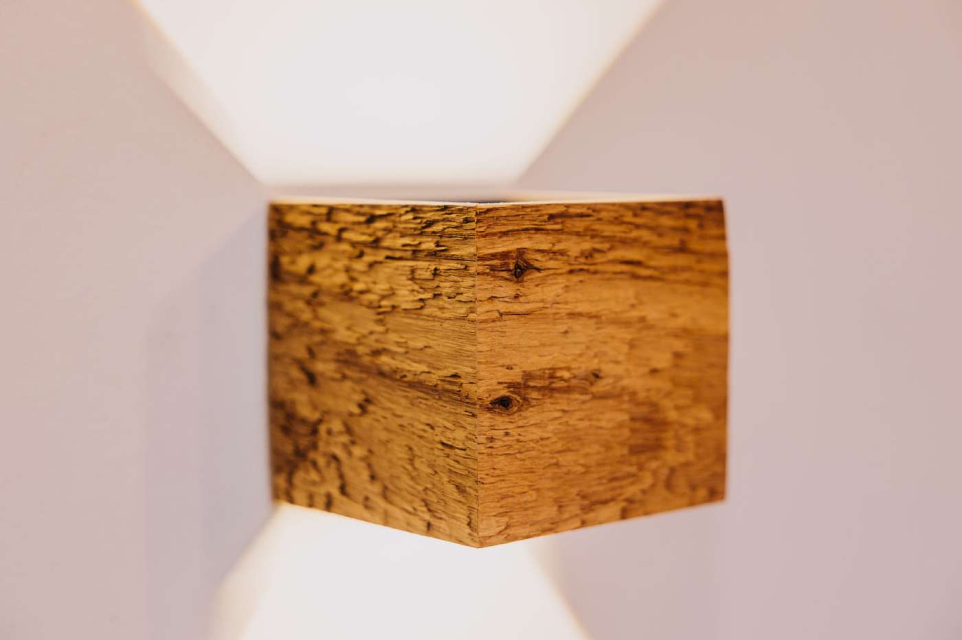 Up&Down Altholz Wandlampe Würfel